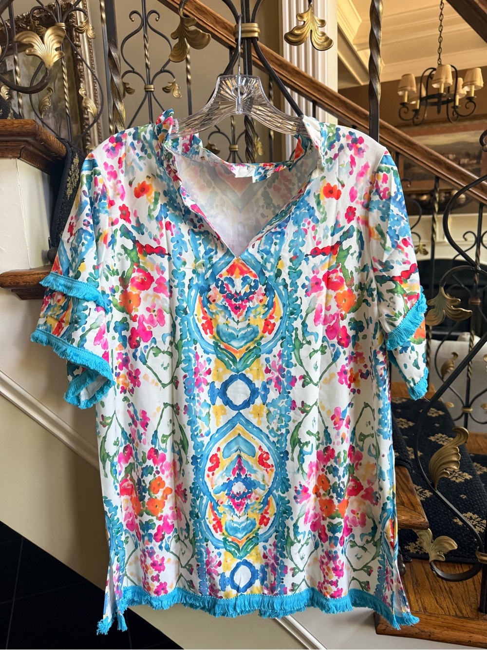 NWOT Beautiful Multi Color Short sleeve V neck  top. Size S